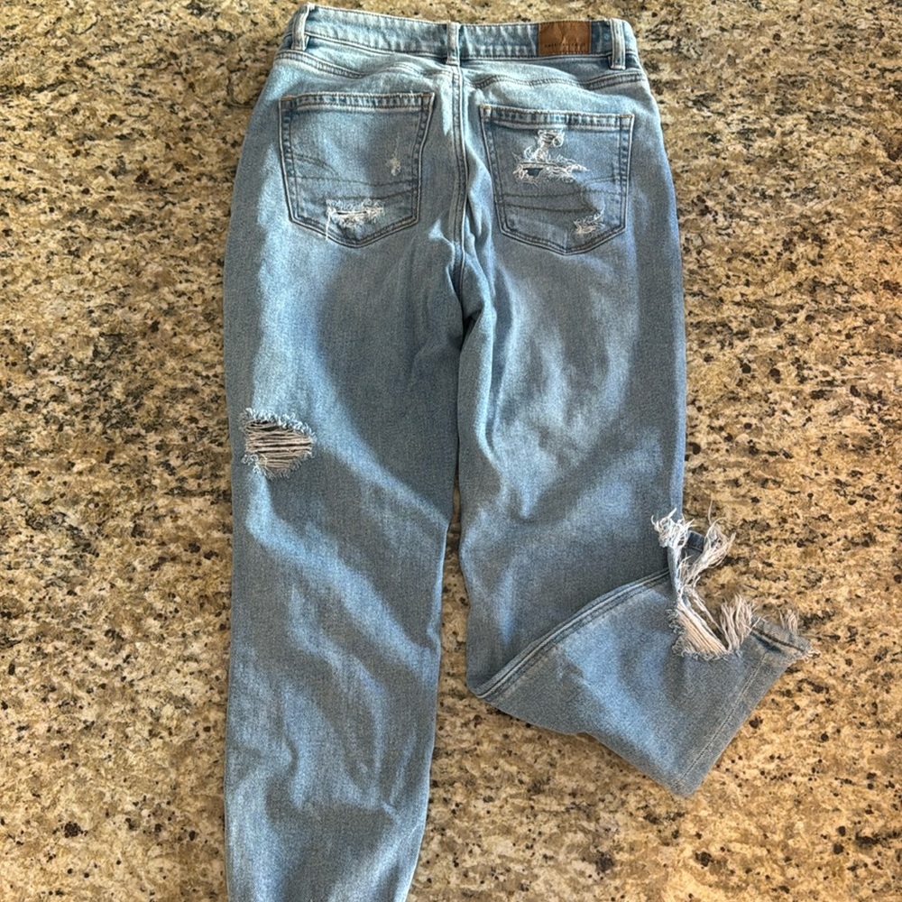 American Eagle Mom Jeans size 2 Short